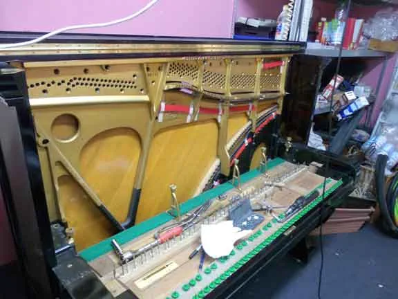 Steinway/Klavierbau Longerich153